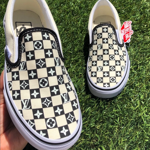 GLOW LV Custom Vans - Picture 8 of 8